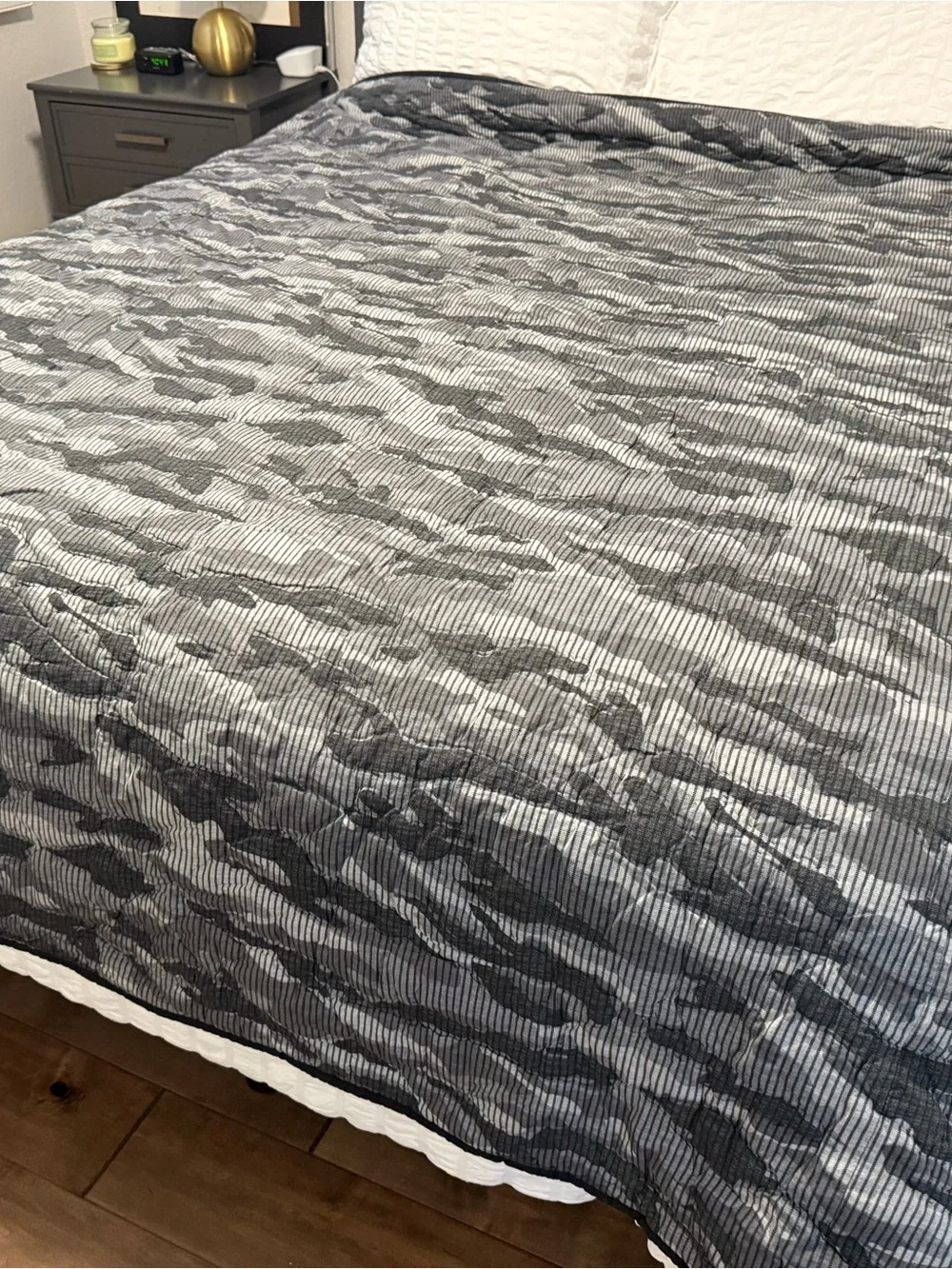 Pottery Barn Teen Gray Camouflage Quilted Coverlet queen excellent condition